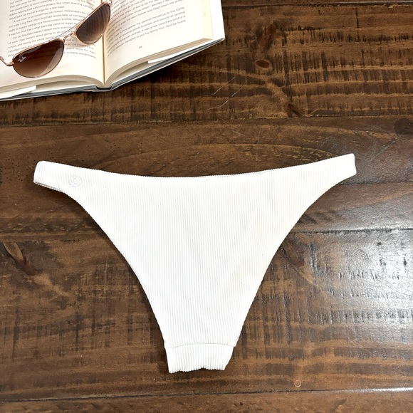 Lululemon 🍋  New Swim Bikini Bottom White Ribbed 8 (M) Swimsuit - Picture 6 of 7